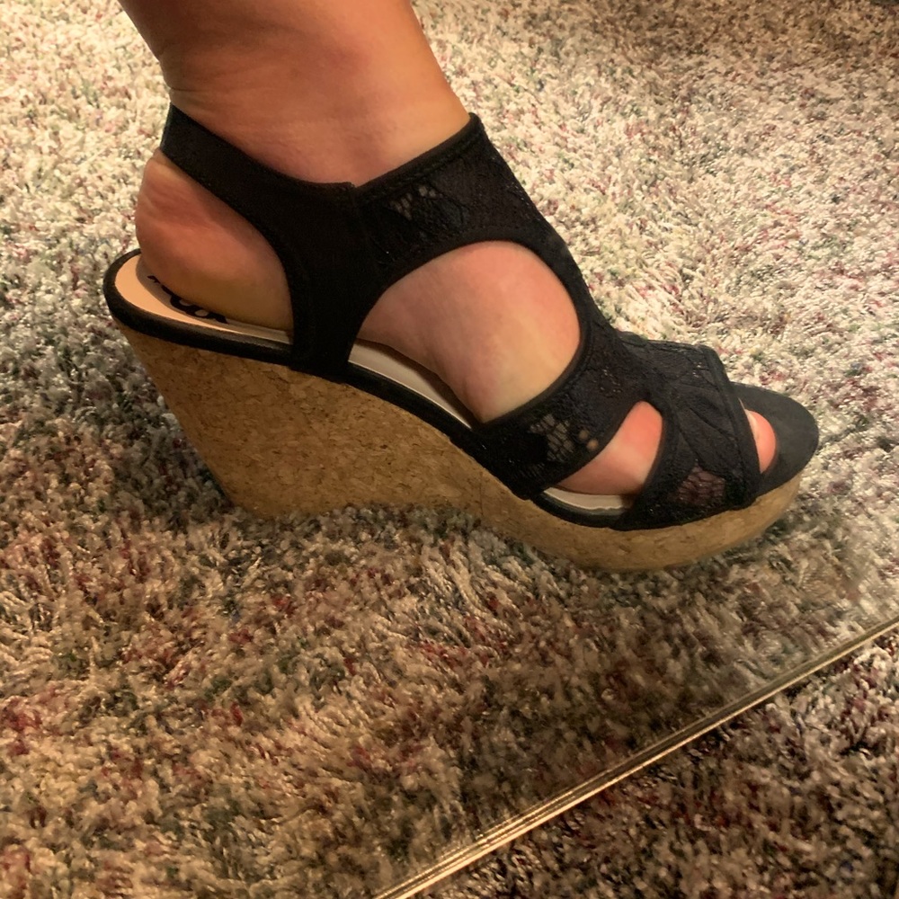 Heel shoes